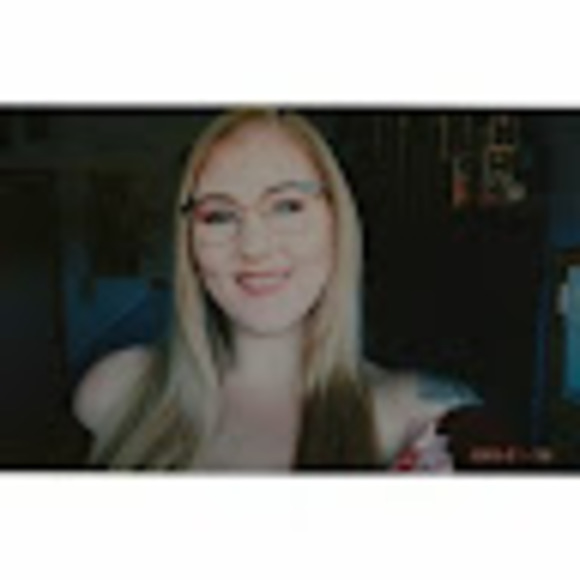 Meet your Posher, Courtney - Picture 1 of 1